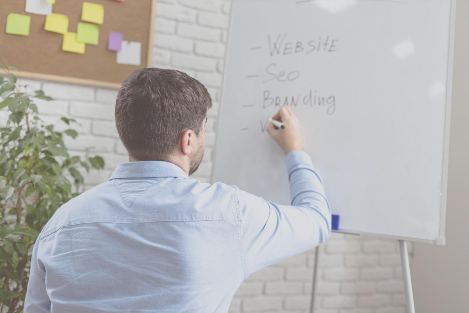 Professionelle Finanzberatung und persönlicher Kundenservice bei peralunexiq